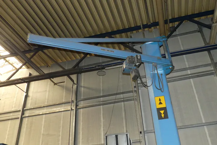Demag – Schwenkkran mit Elektrokettenzug Modell: KBK 500 kg